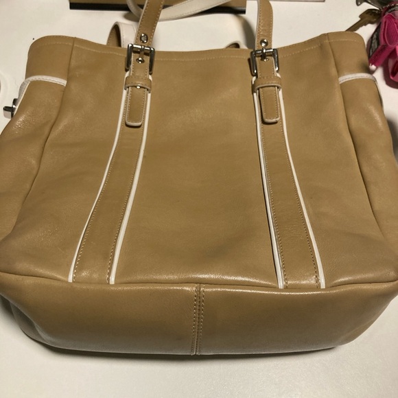 Coach Hampton beige/tan with white accents - Picture 8 of 11